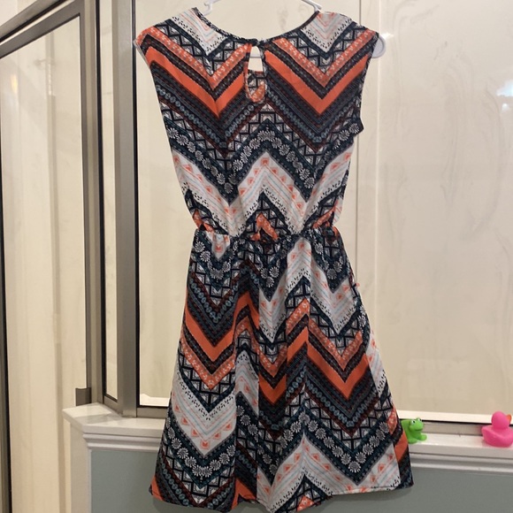 Women’s xs multicolor sleeveless dress. - Picture 3 of 3